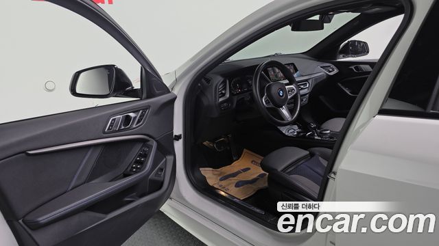 BMW 1 Series (F40) 120i M Sports 2023 — фото 10