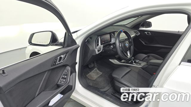BMW 1 Series (F40) 118d Joy 2021 — фото 10