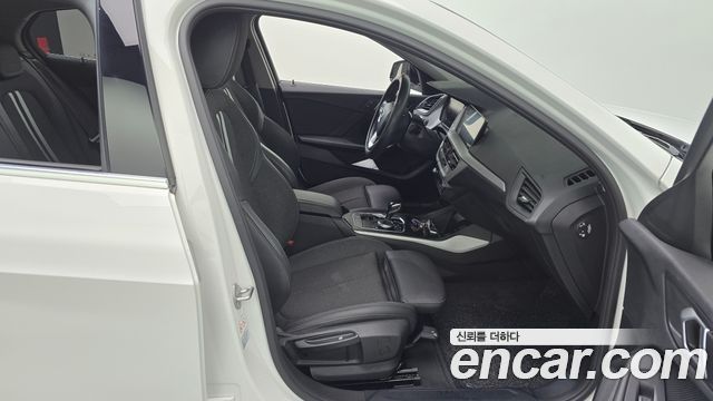 BMW 1 Series (F40) 118d Joy 2021 — фото 15