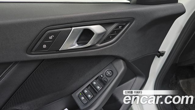 BMW 1 Series (F40) 118d Joy 2021 — фото 23