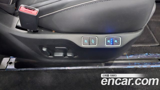 Hyundai Staria 4WD Lounge 7-Seater Inspiration 2022 — фото 18