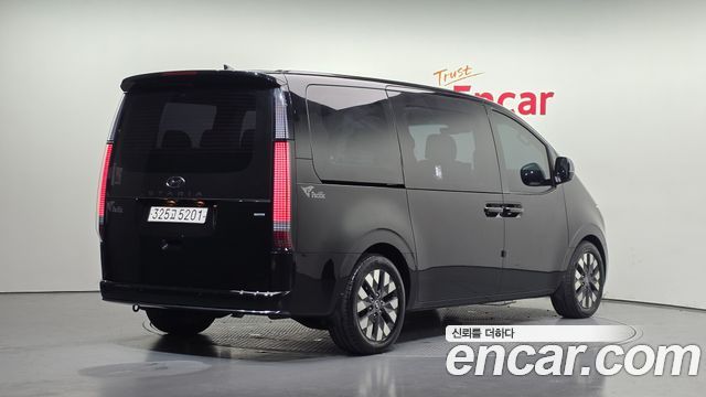 Hyundai Staria 4WD Lounge 7-Seater Inspiration 2023 — фото 2