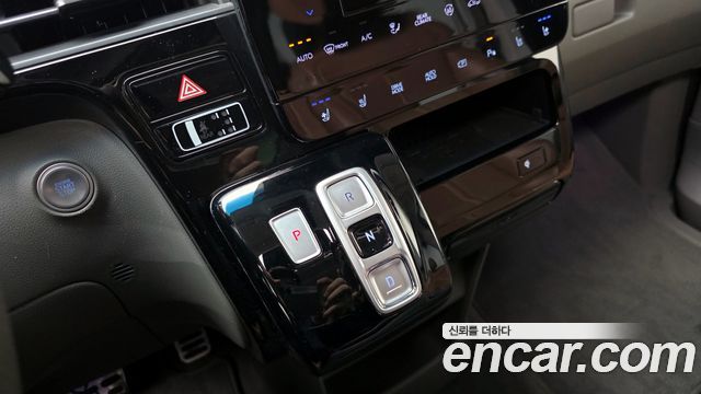 Hyundai Staria 4WD Lounge 7-Seater Inspiration 2023 — фото 9