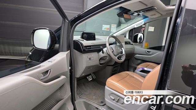 Hyundai Staria 4WD Lounge 7-Seater Inspiration 2023 — фото 10