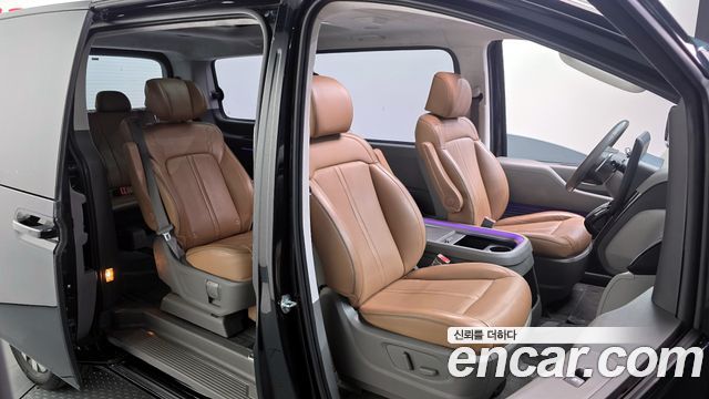 Hyundai Staria 4WD Lounge 7-Seater Inspiration 2023 — фото 16