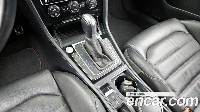 Volkswagen Golf (VII) 2.0 TDI Premium 2016 — фото 9