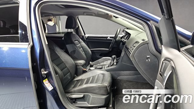 Volkswagen Golf (VII) 2.0 TDI Premium 2016 — фото 10