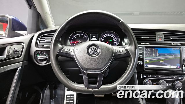 Volkswagen Golf (VII) 2.0 TDI Premium 2016 — фото 17