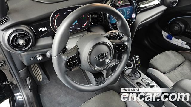 MINI Cooper S JCW Pat Moss Edition 3rd 2023 — фото 13