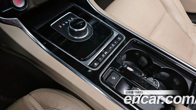 Jaguar XF (X260) 20d Prestige AWD 2019 — фото 9