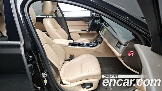 Jaguar XF (X260) 20d Prestige AWD 2019 — фото 10