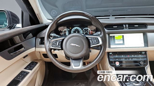 Jaguar XF (X260) 20d Prestige AWD 2019 — фото 13