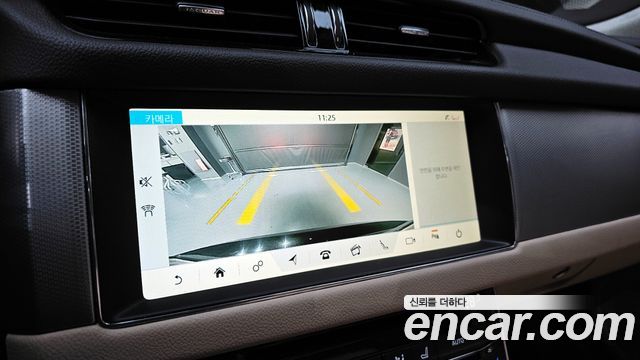 Jaguar XF (X260) 20d Prestige AWD 2019 — фото 15
