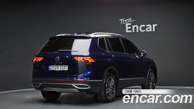 Volkswagen Tiguan Allspace 2.0 TSI Prestige 2023 — фото 2