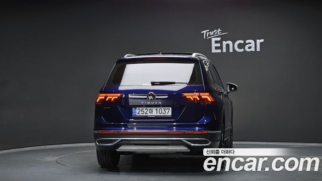 Volkswagen Tiguan Allspace 2.0 TSI Prestige 2023 — фото 4