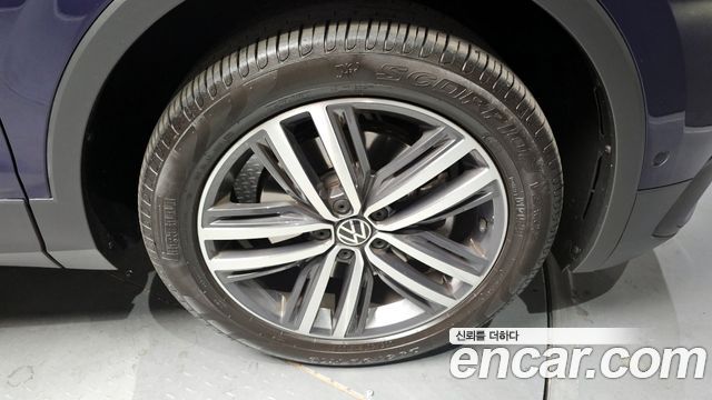 Volkswagen Tiguan Allspace 2.0 TSI Prestige 2023 — фото 5