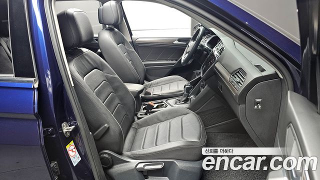 Volkswagen Tiguan Allspace 2.0 TSI Prestige 2023 — фото 10