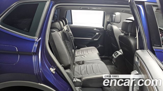 Volkswagen Tiguan Allspace 2.0 TSI Prestige 2023 — фото 11