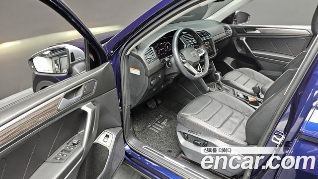 Volkswagen Tiguan Allspace 2.0 TSI Prestige 2023 — фото 12