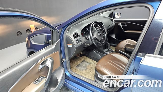 Volkswagen Polo 1.4 TDI R-Line 5th 2015 — фото 10
