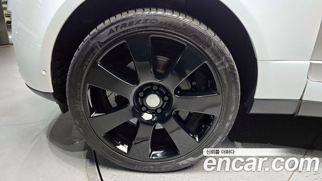 Land Rover Range Rover (IV) 4.4 SDV8 AB DIESEL 2017 — фото 5