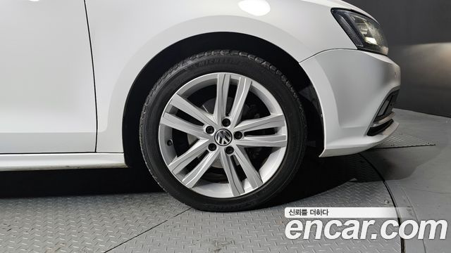 Volkswagen Jetta 2.0 TDI BlueMotion Premium 6th 2015 — фото 5