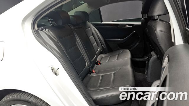 Volkswagen Jetta 2.0 TDI BlueMotion Premium 6th 2015 — фото 12