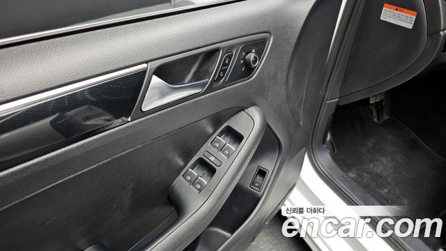 Volkswagen Jetta 2.0 TDI BlueMotion Premium 6th 2015 — фото 17