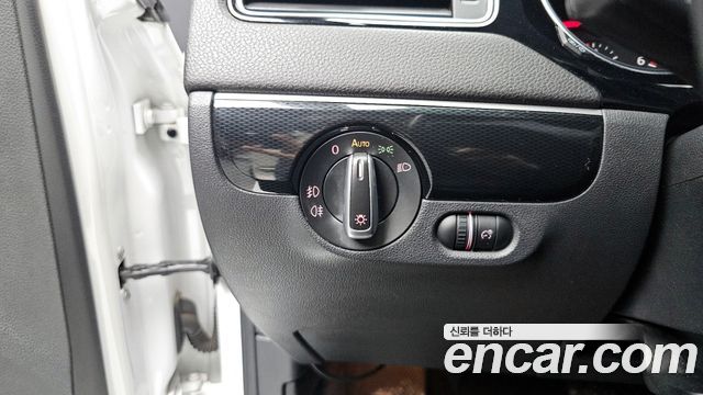 Volkswagen Jetta 2.0 TDI BlueMotion Premium 6th 2015 — фото 18