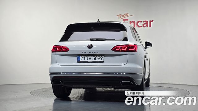 Volkswagen Touareg (III) 3.0 TDI Prestige 2023 — фото 4
