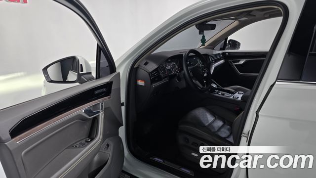 Volkswagen Touareg (III) 3.0 TDI Prestige 2023 — фото 10
