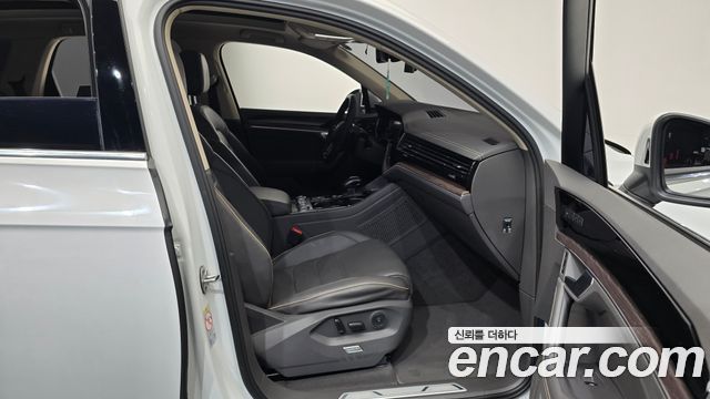 Volkswagen Touareg (III) 3.0 TDI Prestige 2023 — фото 11