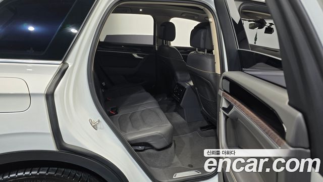 Volkswagen Touareg (III) 3.0 TDI Prestige 2023 — фото 12