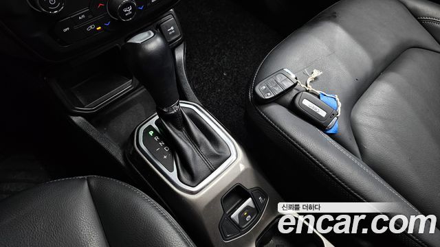 Jeep Renegade 2.4 Limited 2020 — фото 9
