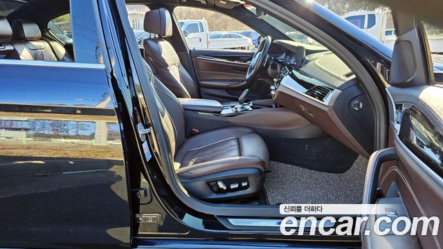 BMW 5 Series (G30) 530i xDrive M Sport Package Plus 2019 — фото 10