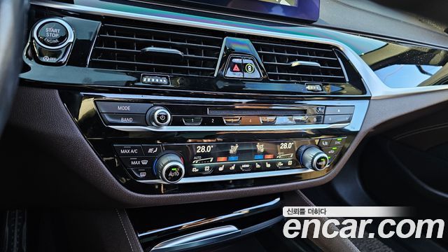 BMW 5 Series (G30) 530i xDrive M Sport Package Plus 2019 — фото 16