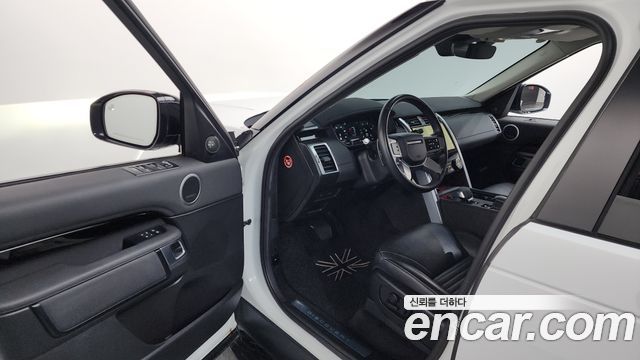 Land Rover Discovery 5 D250 SE 2022 — фото 10