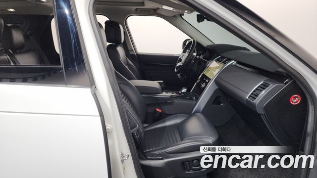Land Rover Discovery 5 D250 SE 2022 — фото 11