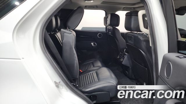 Land Rover Discovery 5 D250 SE 2022 — фото 12