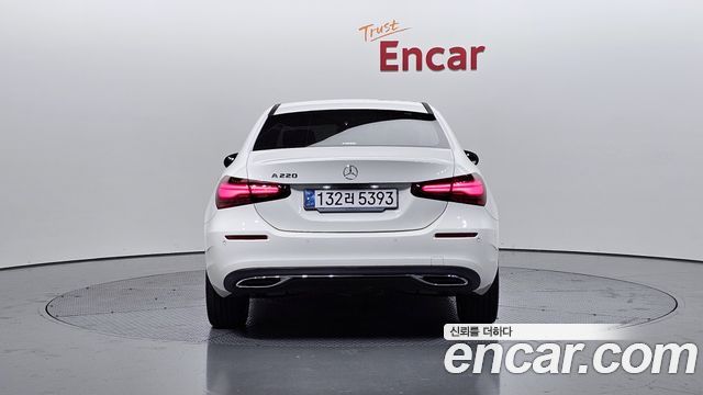 Mercedes-Benz A-Class (W177) A220 Sedan 2024 — фото 4