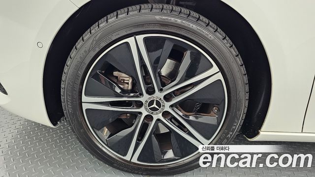 Mercedes-Benz A-Class (W177) A220 Sedan 2024 — фото 5