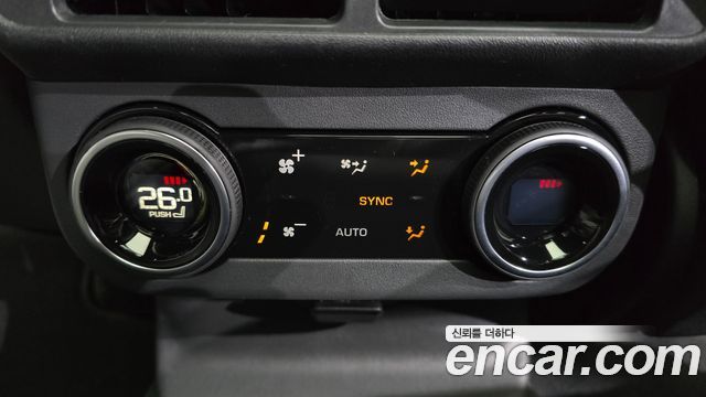 Land Rover Range Rover Velar 3.0 P400 Dynamic HSE 2025 — фото 18