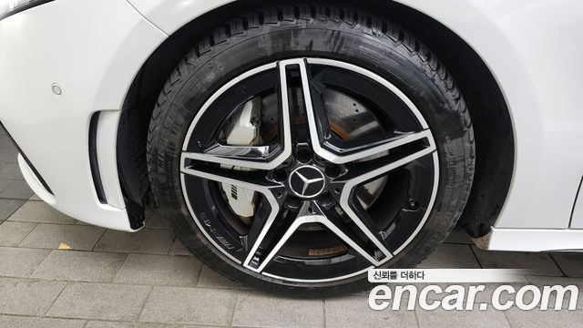 Mercedes-Benz A-Class (W177) AMG A35 4MATIC Sedan 2022 — фото 5