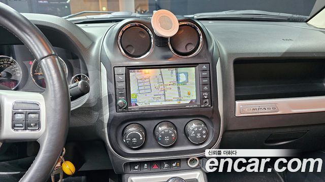 Jeep Compass 2.4 Limited 1st 2016 — фото 15