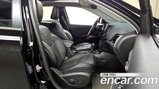 Jeep Cherokee (KL) 2.4 Limited AWD 2022 — фото 10