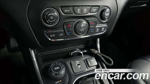 Jeep Cherokee (KL) 2.4 Limited AWD 2022 — фото 18