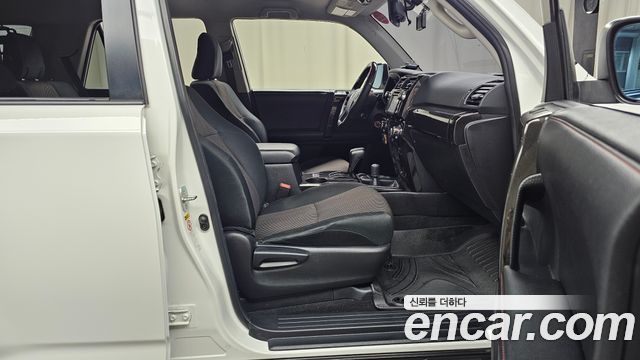 Toyota 4Runner V6 4WD SR5 2015 — фото 11