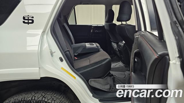 Toyota 4Runner V6 4WD SR5 2015 — фото 12