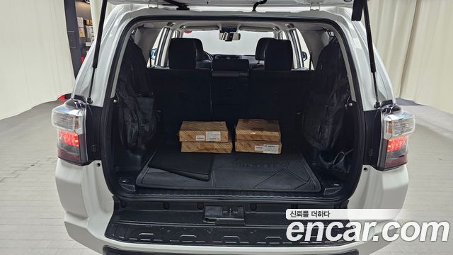 Toyota 4Runner V6 4WD SR5 2015 — фото 20