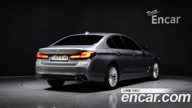 BMW 5 Series (G30) 520i Luxury 2023 — фото 2